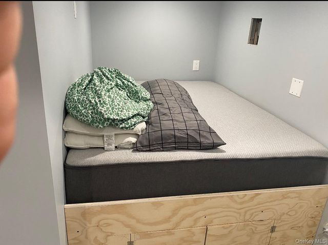 8117 164th Place, Flushing, NY 11432