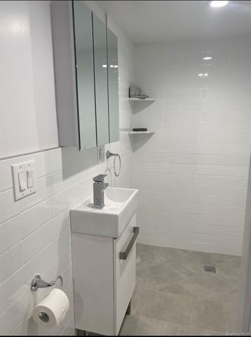 8117 164th Place, Flushing, NY 11432