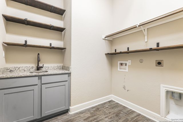 28808 Throssel Ln, San Antonio, TX 78260