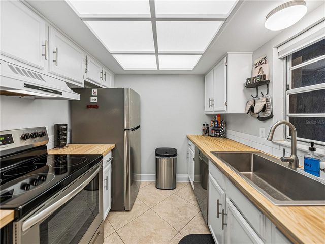 9700 STARKEY ROAD 312, Seminole, FL 33777