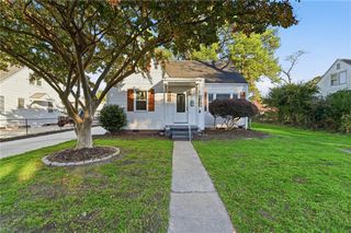 727 Sparrow RD, Chesapeake, VA 23325