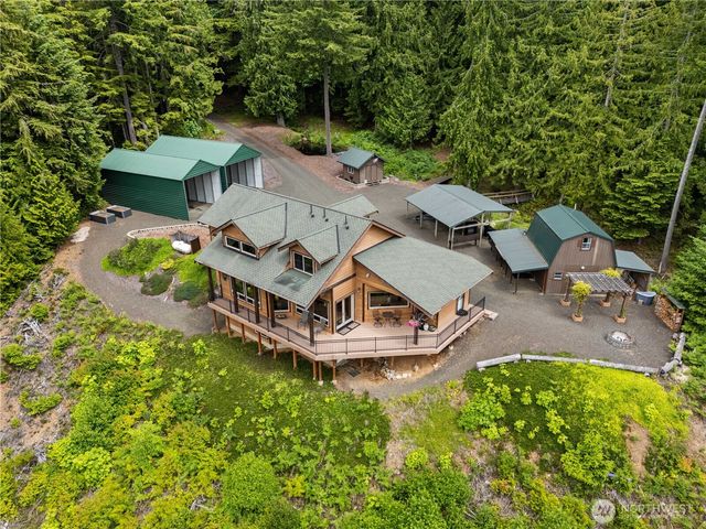 5786 N Lake Cushman Road, Hoodsport, WA 98548