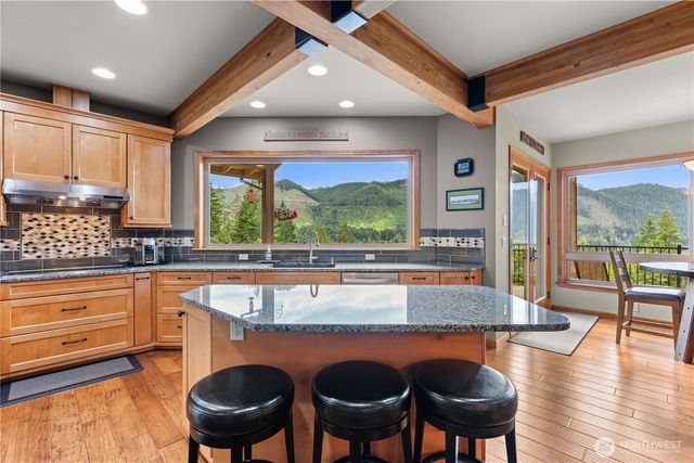 5786 N Lake Cushman Road, Hoodsport, WA 98548