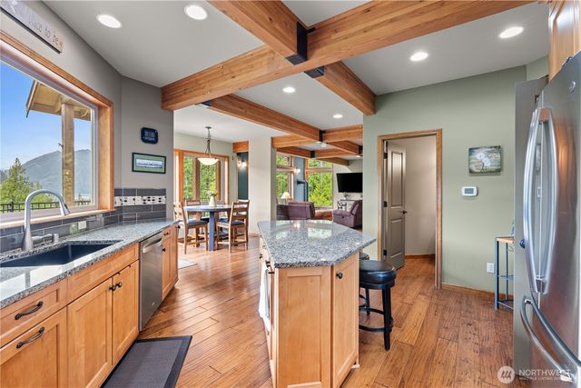 5786 N Lake Cushman Road, Hoodsport, WA 98548