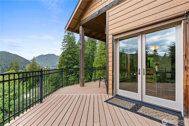 5786 N Lake Cushman Road, Hoodsport, WA 98548
