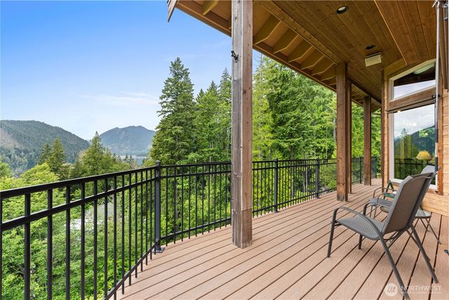 5786 N Lake Cushman Road, Hoodsport, WA 98548