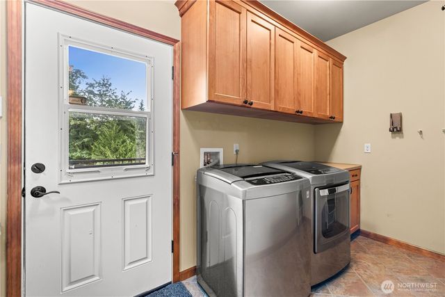 5786 N Lake Cushman Road, Hoodsport, WA 98548