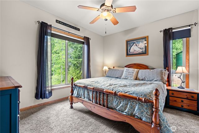 5786 N Lake Cushman Road, Hoodsport, WA 98548