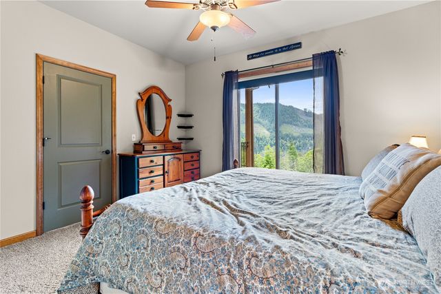 5786 N Lake Cushman Road, Hoodsport, WA 98548