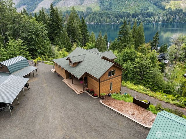 5786 N Lake Cushman Road, Hoodsport, WA 98548