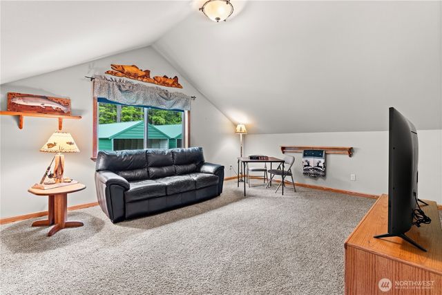 5786 N Lake Cushman Road, Hoodsport, WA 98548