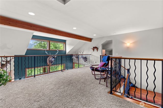 5786 N Lake Cushman Road, Hoodsport, WA 98548