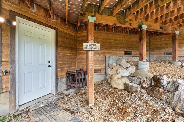 5786 N Lake Cushman Road, Hoodsport, WA 98548