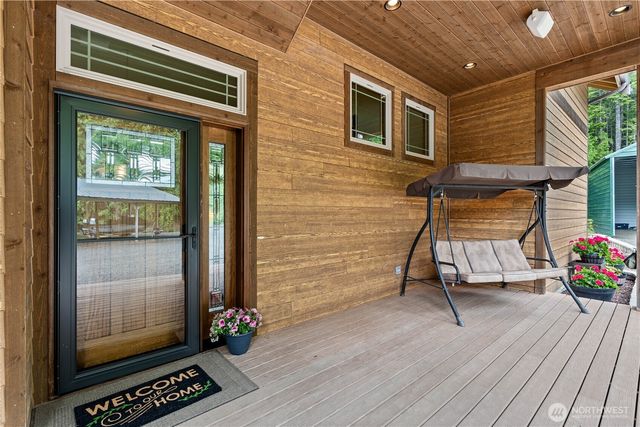 5786 N Lake Cushman Road, Hoodsport, WA 98548