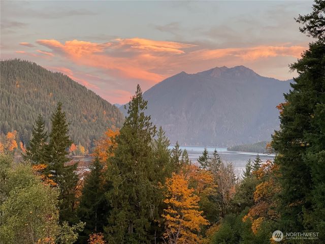 5786 N Lake Cushman Road, Hoodsport, WA 98548