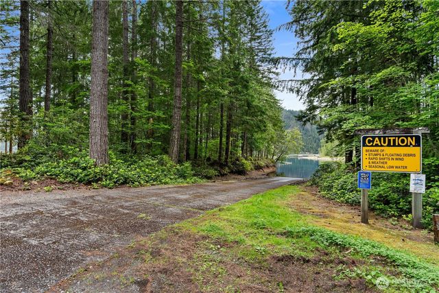 5786 N Lake Cushman Road, Hoodsport, WA 98548
