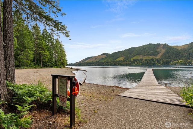 5786 N Lake Cushman Road, Hoodsport, WA 98548