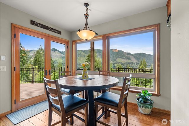 5786 N Lake Cushman Road, Hoodsport, WA 98548