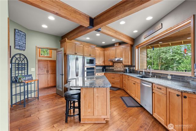 5786 N Lake Cushman Road, Hoodsport, WA 98548