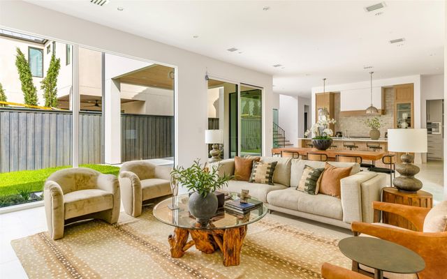 4718 W Amherst Avenue, Dallas, TX 75209