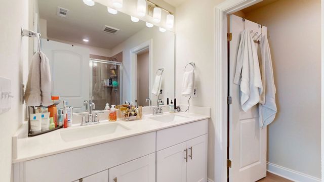 1435 Japonica Aly, Hermitage, TN 37076