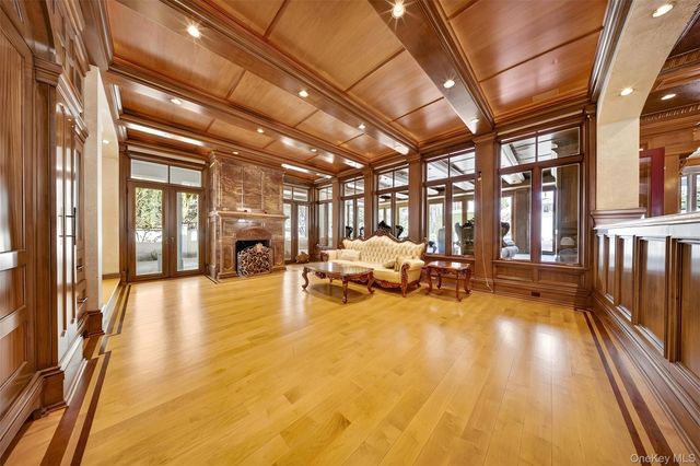 17 North Drive, Malba, NY 11357