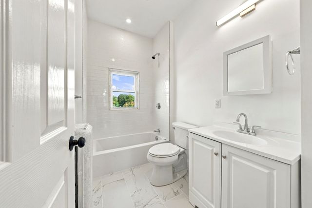 63 Webster St 3, Rockland, MA 02370