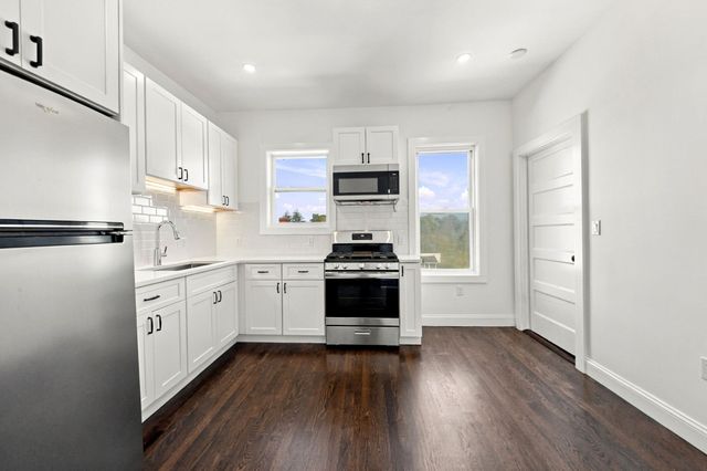 63 Webster St 3, Rockland, MA 02370