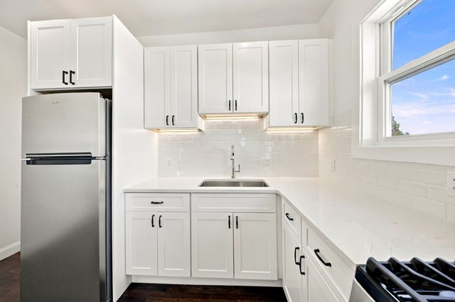 63 Webster St 3, Rockland, MA 02370