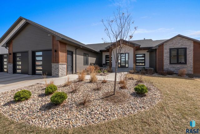 7317 E Gray Eagle Cir Circle, Sioux Falls, SD 57110