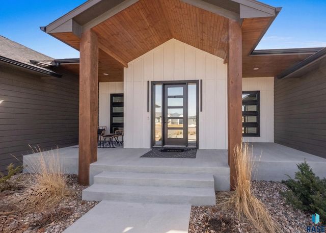 7317 E Gray Eagle Cir Circle, Sioux Falls, SD 57110