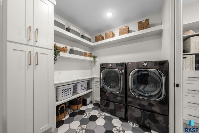 7317 E Gray Eagle Cir Circle, Sioux Falls, SD 57110