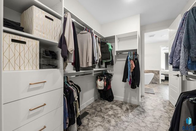 7317 E Gray Eagle Cir Circle, Sioux Falls, SD 57110