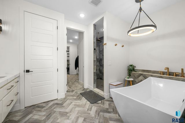 7317 E Gray Eagle Cir Circle, Sioux Falls, SD 57110