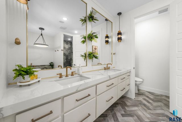 7317 E Gray Eagle Cir Circle, Sioux Falls, SD 57110