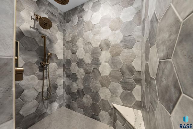 7317 E Gray Eagle Cir Circle, Sioux Falls, SD 57110