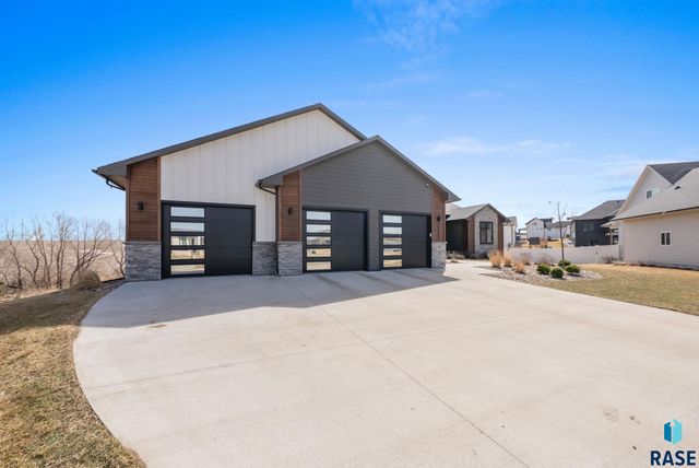 7317 E Gray Eagle Cir Circle, Sioux Falls, SD 57110