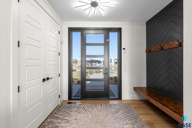 7317 E Gray Eagle Cir Circle, Sioux Falls, SD 57110