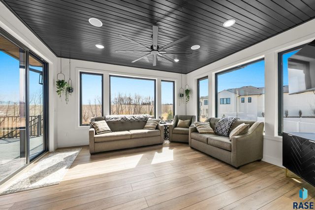 7317 E Gray Eagle Cir Circle, Sioux Falls, SD 57110