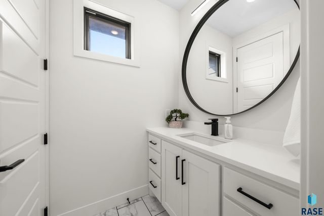 7317 E Gray Eagle Cir Circle, Sioux Falls, SD 57110