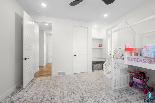 7317 E Gray Eagle Cir Circle, Sioux Falls, SD 57110