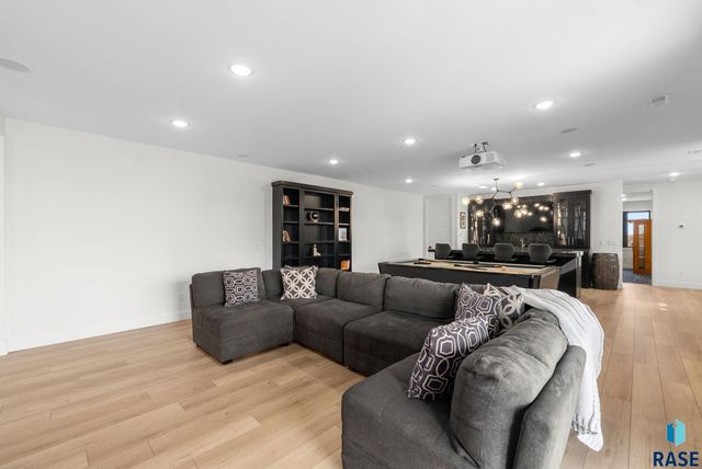 7317 E Gray Eagle Cir Circle, Sioux Falls, SD 57110