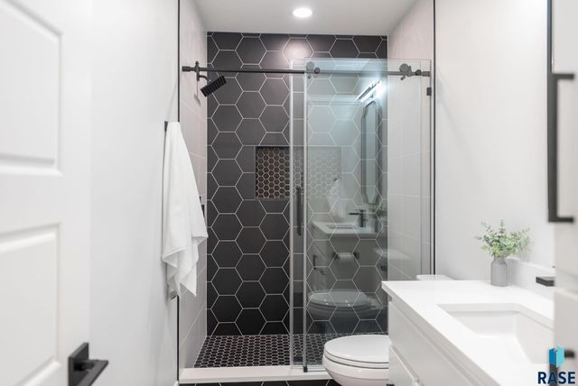 7317 E Gray Eagle Cir Circle, Sioux Falls, SD 57110