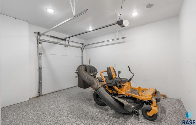 7317 E Gray Eagle Cir Circle, Sioux Falls, SD 57110