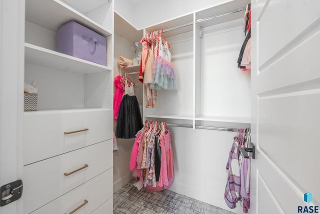 7317 E Gray Eagle Cir Circle, Sioux Falls, SD 57110