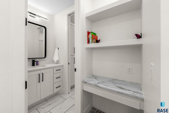 7317 E Gray Eagle Cir Circle, Sioux Falls, SD 57110