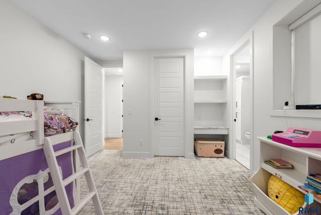 7317 E Gray Eagle Cir Circle, Sioux Falls, SD 57110