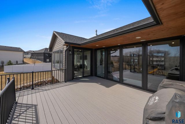 7317 E Gray Eagle Cir Circle, Sioux Falls, SD 57110