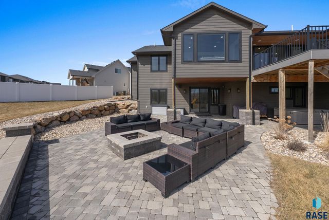 7317 E Gray Eagle Cir Circle, Sioux Falls, SD 57110