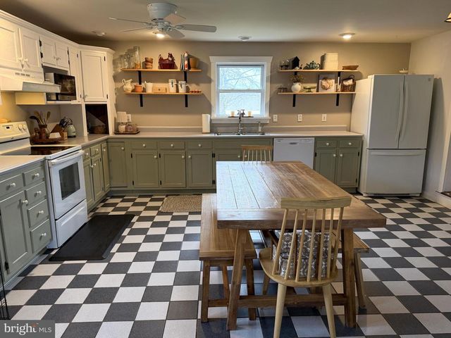 7126 LOOP RD, Huntingdon, PA 16652